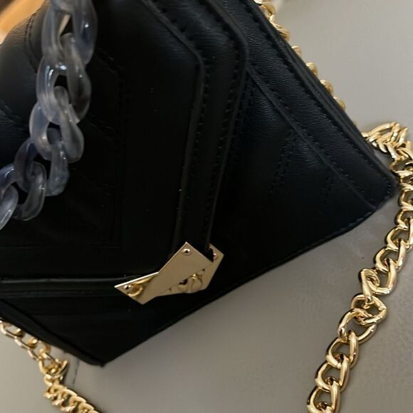 Mia K. Collection black‎ quilted crossbody bag - Picture 4 of 16